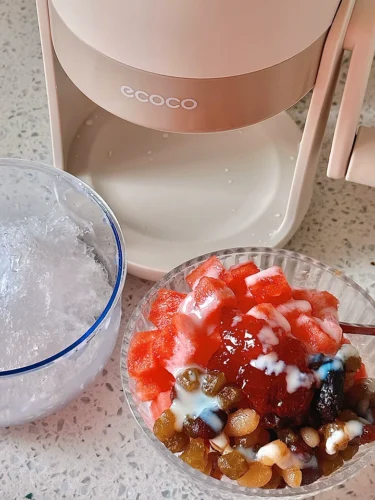 Hand-crank Portable Shaved Ice Maker with Divided Silicone Ice Mold, Makes Two-Color Slush, Manual Non-Electric Ice Crusher for Homemade Shaved Ice, Snow Ice & Cold Desserts photo review